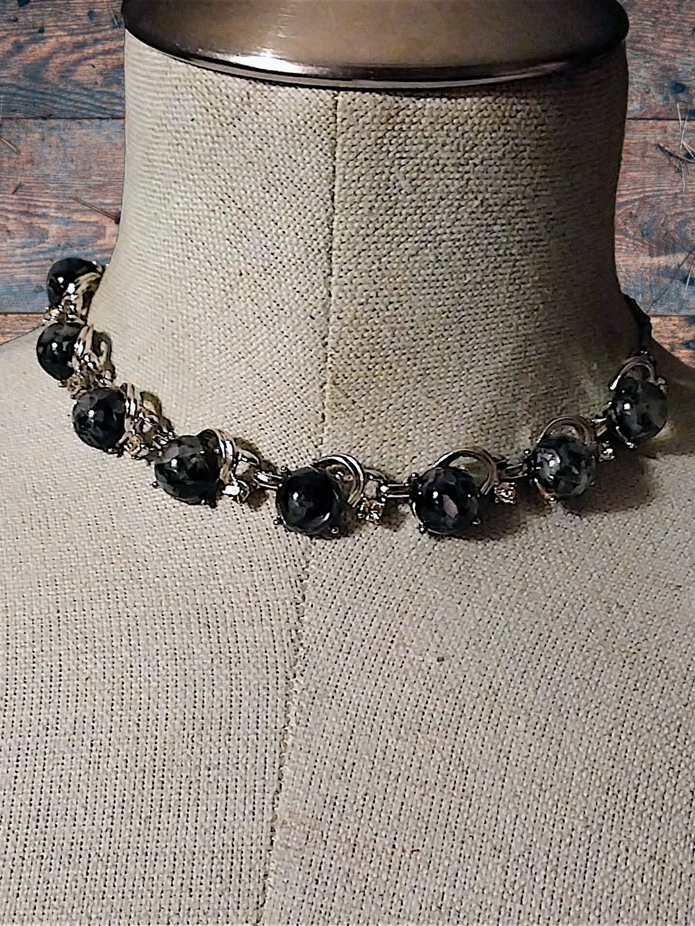 Vintage 1950s Silver Tone Smoked Confetti Glass Link Choker Necklace